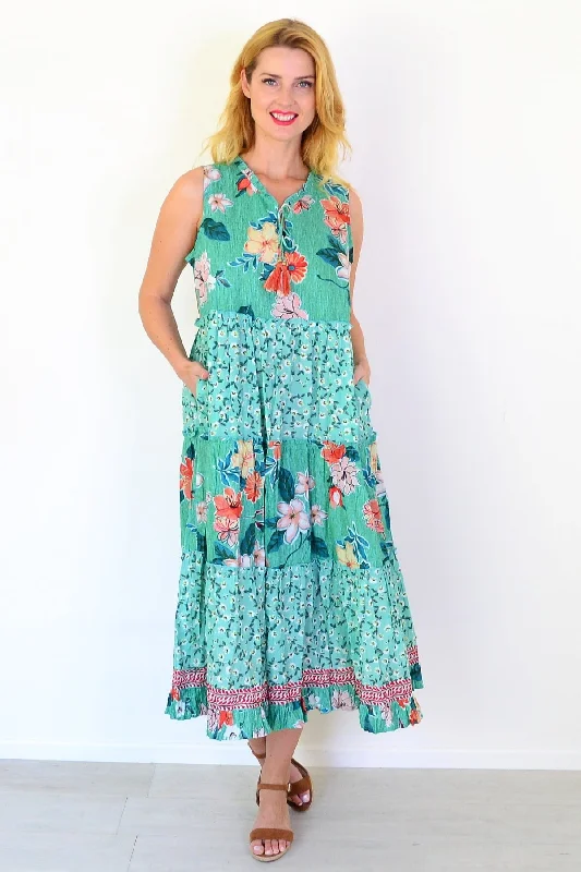 Effortless Style, Endless Impact Sleeveless Kaleici Floral Dress