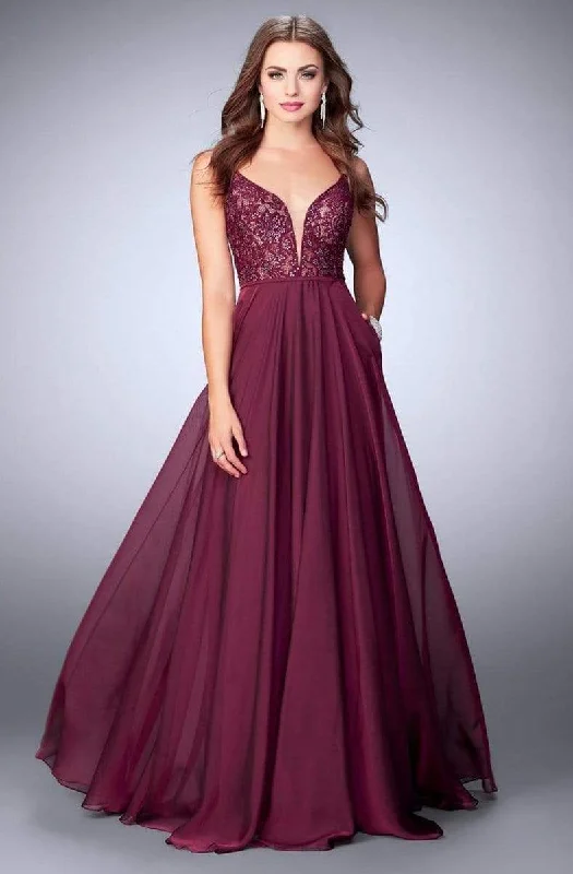 Embrace New Fashion La Femme - Deep Sweetheart Long Lace Evening Gown 23964SC