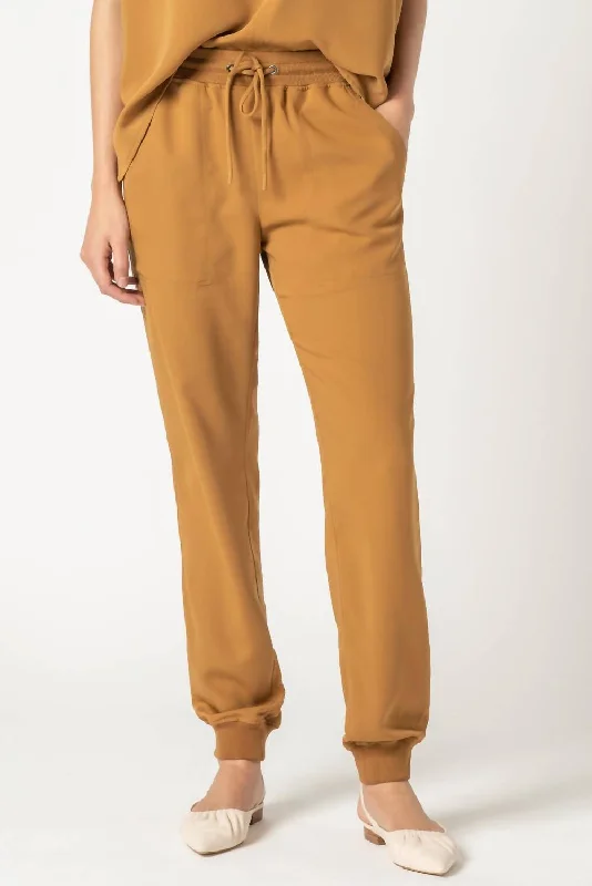 Style Beyond Borders Track Pant In Nutmeg