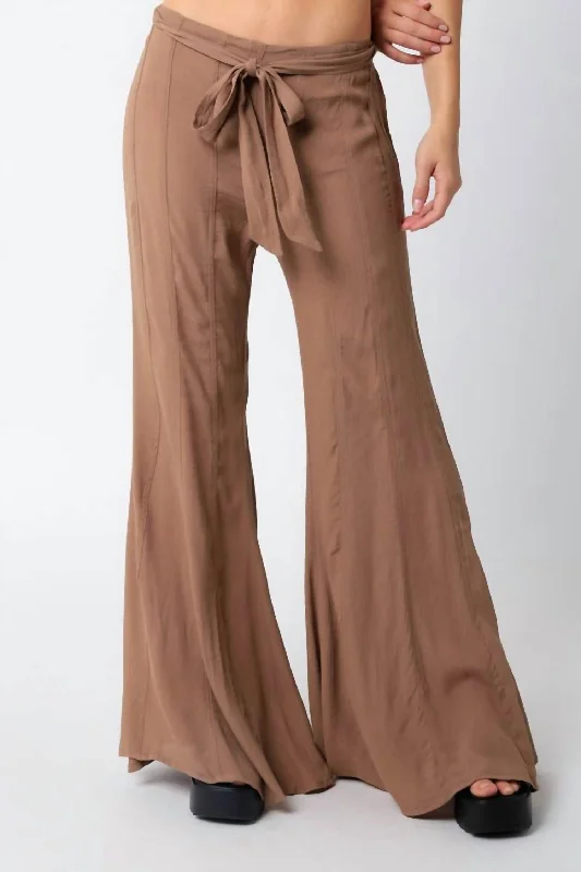 Chic Casual Wardrobe Essentials Sabrina Flare Pant In Earth