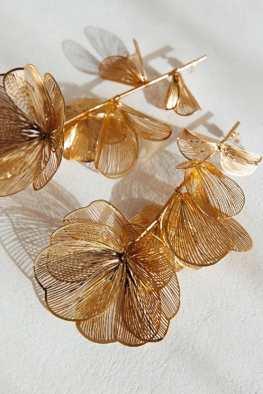 Trend Alert Ruminate Drop Floral Earrings Gold