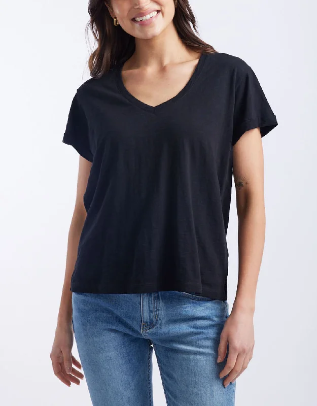 Unique Women’s Fashion Pieces Turn Back V Neck T-Shirt - Black