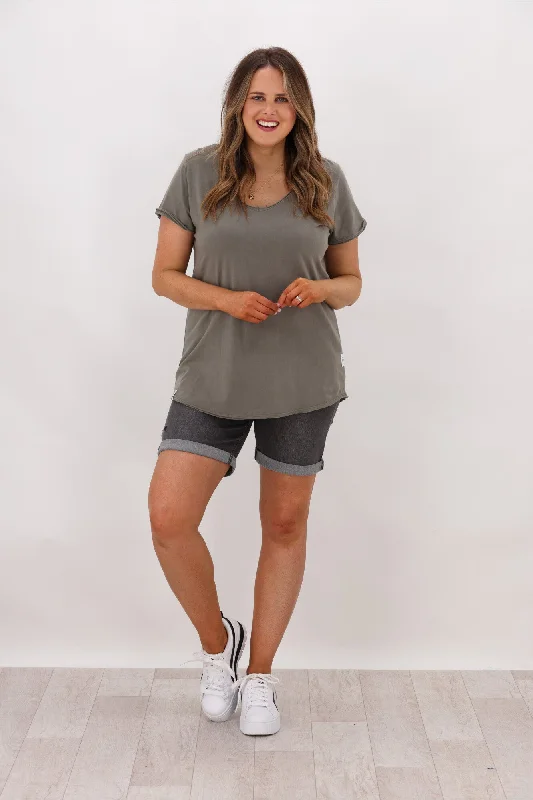 Casual Yet Stylish Separates Elm Fundamental Vee Tee Khaki