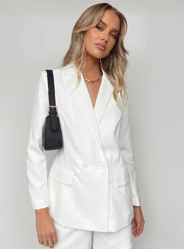 Dive Into Trendy Women's Fashion Jonna Blazer White