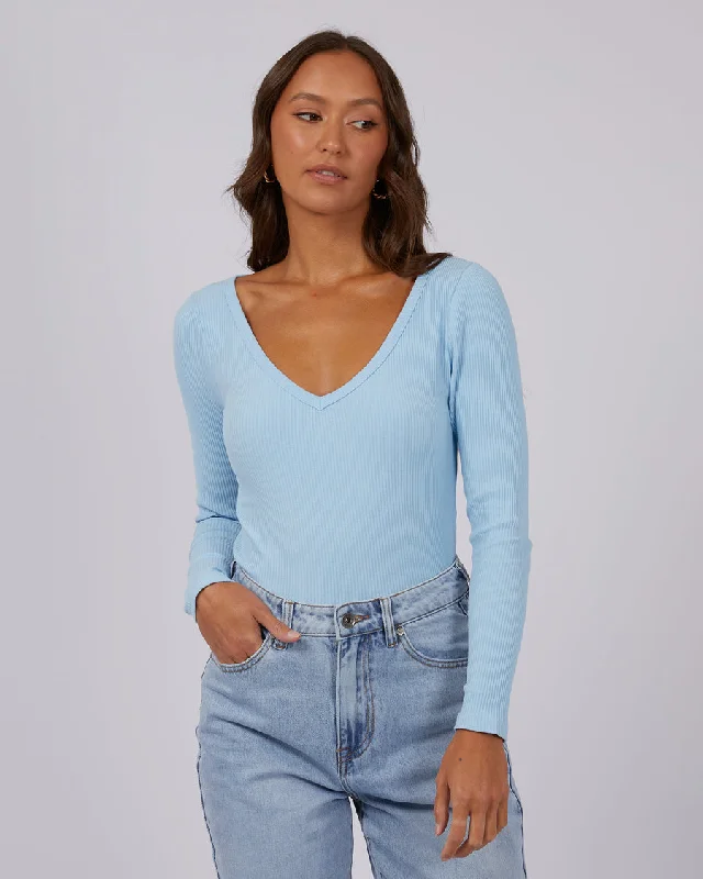 Easygoing Women’s Style Silent Theory Lily L/S Tee Sky